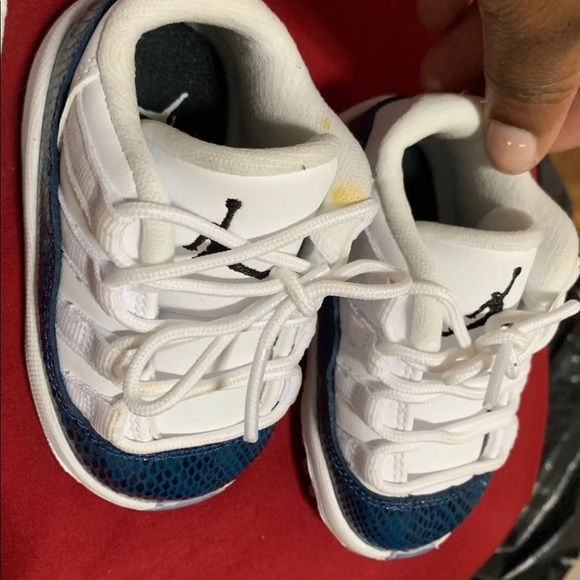 Jordan low top 11’s - Picture 2 of 4